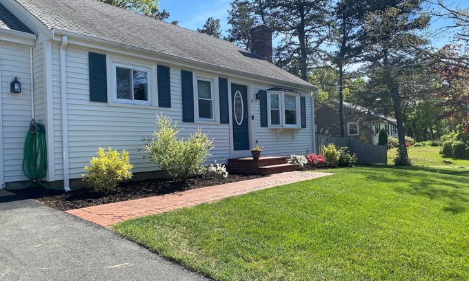 South Dennis House | Great location to everything 5 mins to some of the best beaches fenced in yard