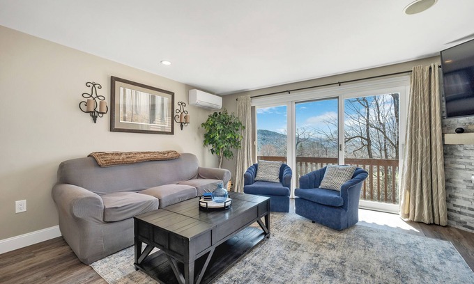 Bartlett Condo | Great locationfor SKI SEASON indoo door poolnInquire about ski season deals NOW