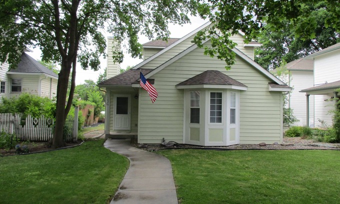 Kalispell House | Great Mid-to-Downtown Location only 30 minuets to Glacier National Park!