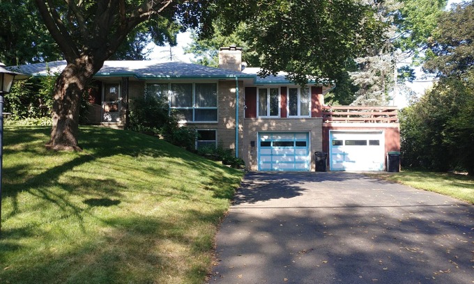 Golden Valley House | Great Minneapolis Suburban Home !!!!