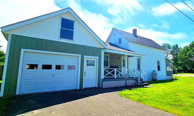 Greenville House | Great North Getaway- Sleeps 10- Direct ATV Access