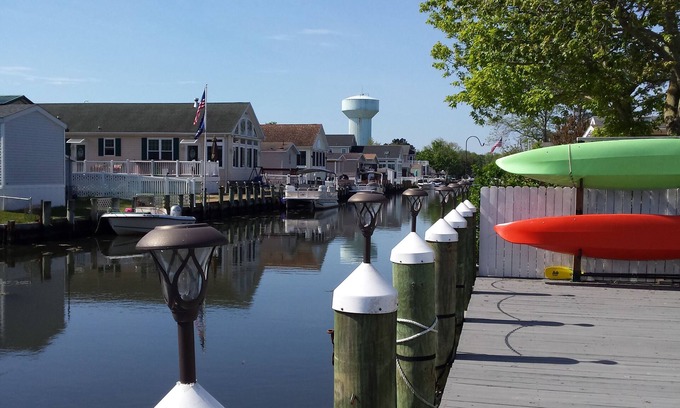 Selbyville House | Great Price, Clean home on Canal, huge Deck, Grill, Kayaks, Pool Great Location!