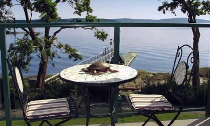North Oyster House | Great Price ! Oceanfront , outdoor pool & hot tub Fall SPECIAL 155.00 a night
