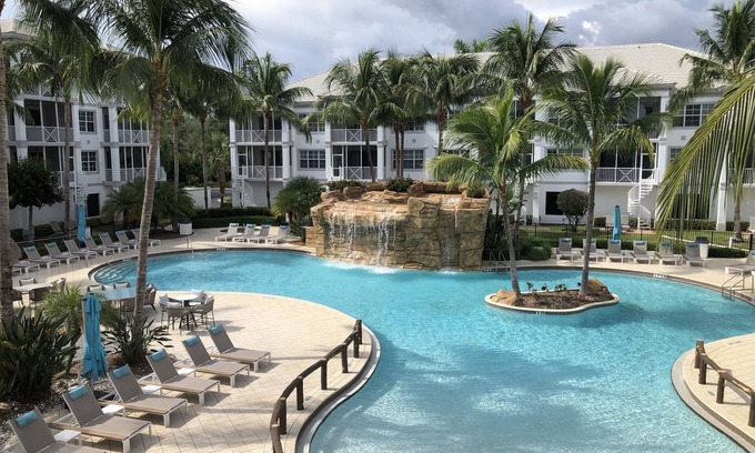 Bonita Shores Condo | GREAT RATE! RESORT POOL & WATERFALL. ONLY 3 MINUTES TO THE BEACH.