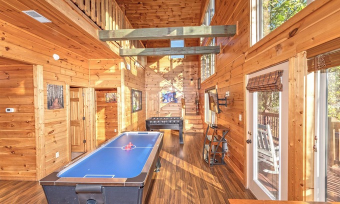 Pigeon Forge Cabin | Great Rates in Pigeon Forge 1 mi to PKWY King Bed Near Dollywood Game Rm/Hot Tub