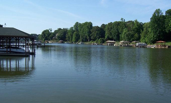 Sherrills Ford Apartment | Great Rates! Lakefront! Family-Freindly. Great Quiet Swimming Cove.