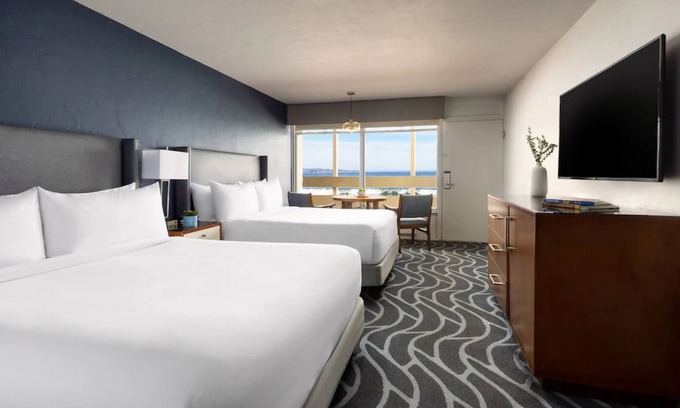 Monterey House | Great Relaxing Overnight Stay! 4 Classy Units, Ocean View, Pool