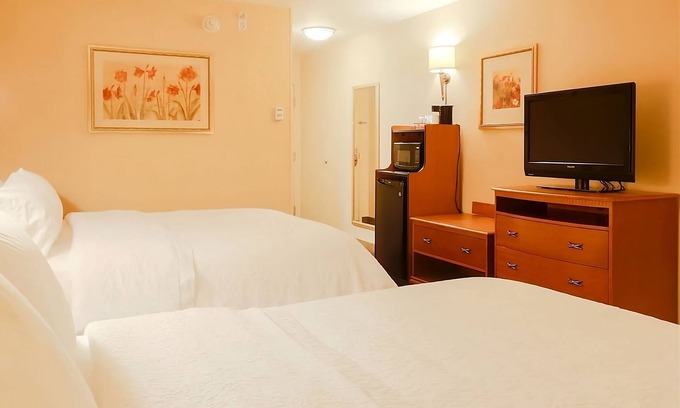 Tomball Hotel | Great Relaxing Stay! Outdoor Pool, Free Breakfast, Onsite Parking!