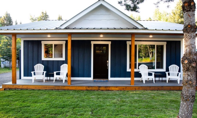 McCall House | GREAT REMODELED PET FRIENDLY COTTAGE! Walk to downtown and and the lake!