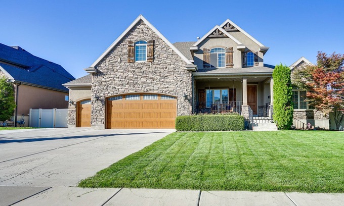 Kaysville House | Great Salt Lake House: 5,000 Sq Ft, Mtn Views!