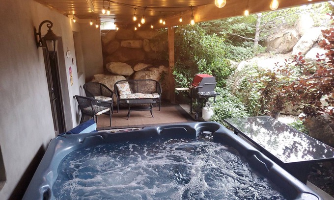 White City Apartment | Great Sandy apartment with hot tub and pool table!
