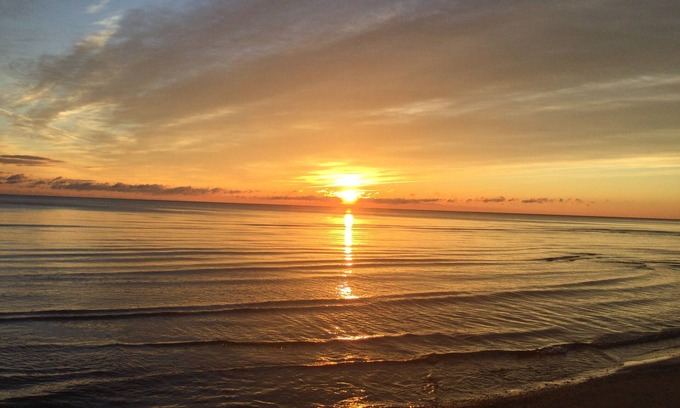 Au Gres House | GREAT SANDY BEACH, WATCH THE SUNRISE FROM THIS BEAUTIFUL HOME ON LAKE HURON.