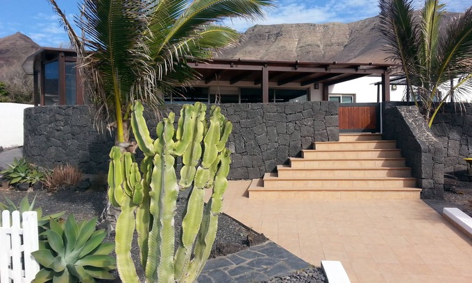 Urbanizacion Famara Villa | Great sea views, spacious villa in Famara with private pool
