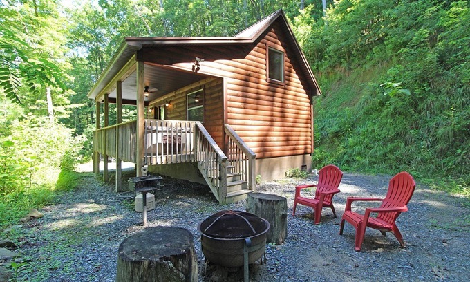 Bryson City Cabin | Great small cabin with hot tub