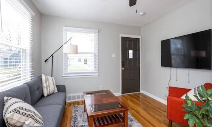 Speedway House | Great Speedway location with huge garage. 1-2 blocks from Lot 2 entrance to IMS