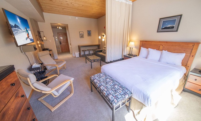 Mountain House Condo | Great Studio condo! Walk to river run!