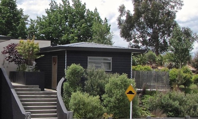 Arthur's Point Apartment | Great studio for a couple near Coronet Ski Field