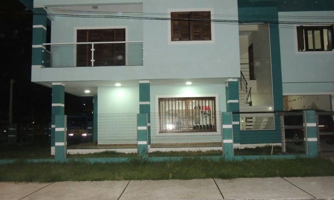 Capao da Canoa House | GREAT townhome, 4 bedrooms, suite, for 10 people, Air, TV, Wi-Fi, near Sea and Center