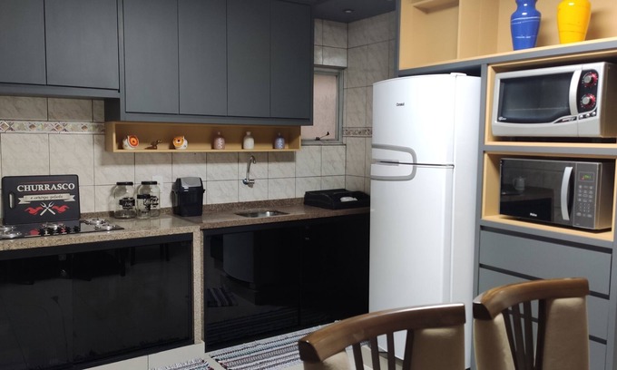 Caioba House | great townhouse with air and wifi - with two car garage