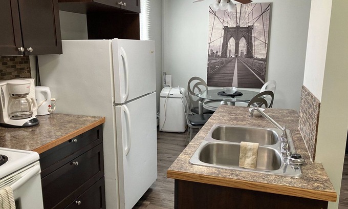 Red Deer Apartment | Great two bedroom apartment with WiFi in Red Deer