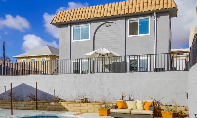Grant Hill Apartment | Great Views | 2 Bedroom | Close to Everything!