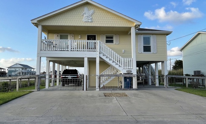 Rockport House | Great Water View! Pets OK! WIFI! Boat parking! Fish Cleaning Station! Ice!