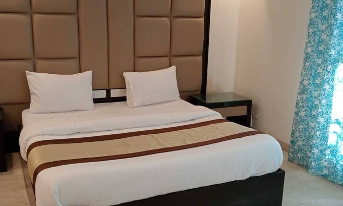 New Delhi Bed & Breakfast | Greater KailashnKailash ColonynNehru Place nShroff Eye Clinic