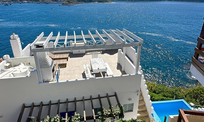 Sao Vicente de Paula House | Greek style house GREEK1