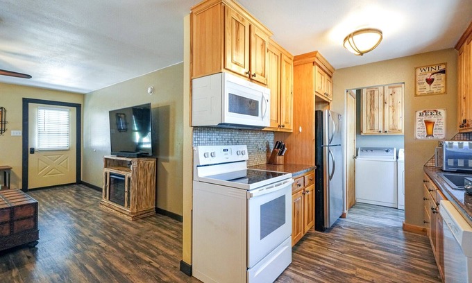 Mineral Wells Villa | Green Acres- Charming Farmhouse plus 4acres