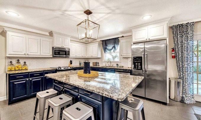 Tyler House | Green Acres District, Sleeps 8, King/Queen