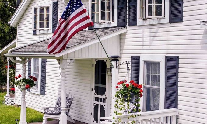Hammondsport House | Green Acres in The Finger Lakes -located along The Keuka Lake Wine Trail