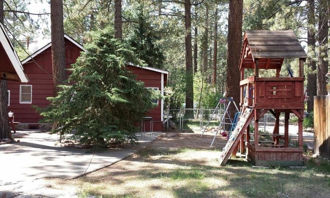 Peter Pan House | Green Cabin in Big Bear Lake 3 bdr Pets Friendly