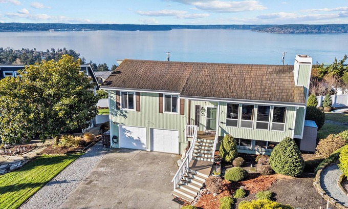 Northeast Tacoma House | Green Clean-180 Waterviews! Stunning Sunsets. Firepit. Pets.