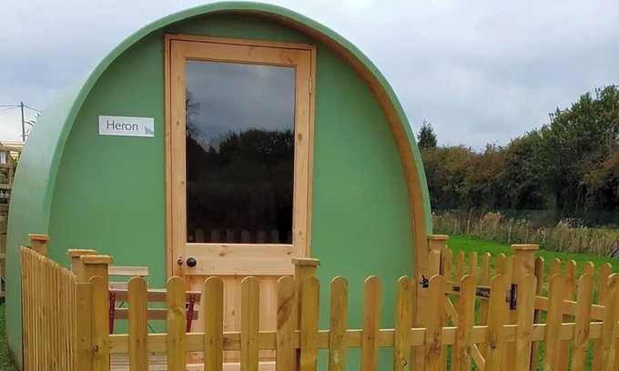 Kingswood Cabin | Green Dragon and Kitchen Pod - Sleeps 2 & Parking