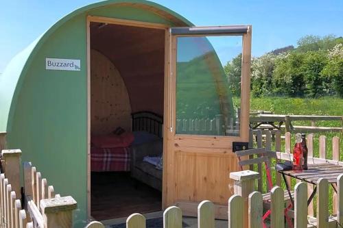Kingswood House | Green Dragon and Kitchen Pod - Sleeps 2 & Parking