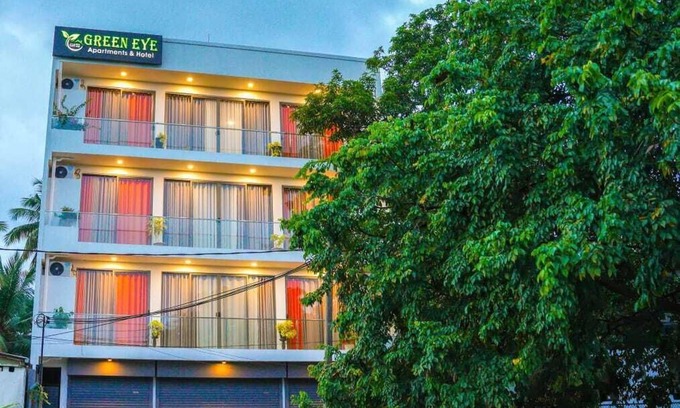 Boralesgamuwa Hotel | Green Eye luxury apartments & Hotel