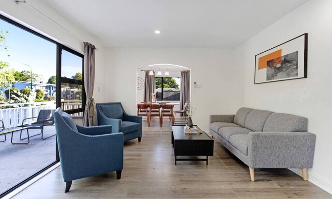 Manurewa House | Green Family 5BR Retreat in Wattle Downs w Yard