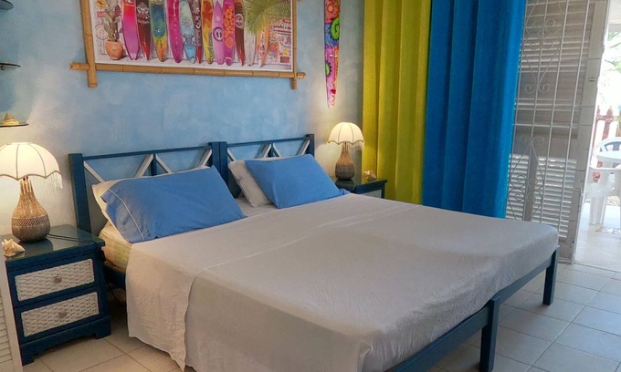 Silver Sands Apartment | Green Garden Apartment at Blue Ocean Cottage in Silver Sands