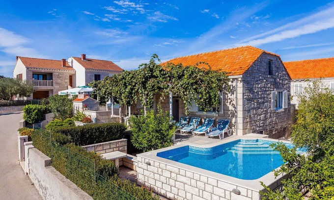 Zrnovo House | Green Garden House - Four Bedroom House with Private Pool