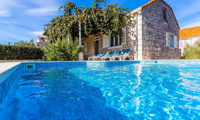 Zrnovo House | Green Garden House - Four Bedroom House with Private Pool