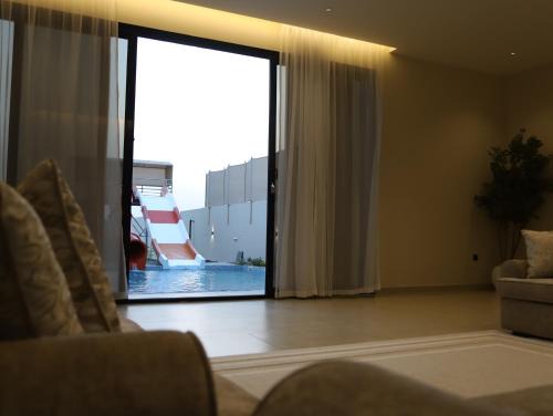 Buraimi House | Green gate