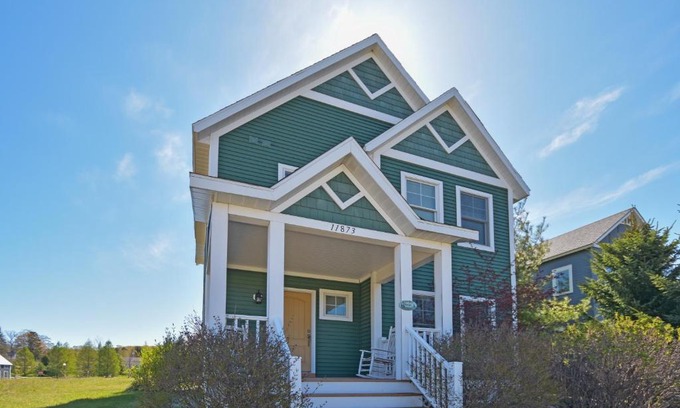 Empire House | Green Glen