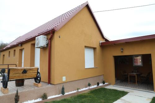 Caglin Apartment | Green Gold