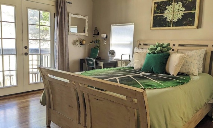 Colorado Springs Apartment | Green Grove at Captain's Cove, located in the heart of Old Colorado City 2