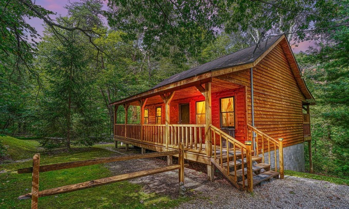 Logan Cabin | Green Heron in Hocking Hills