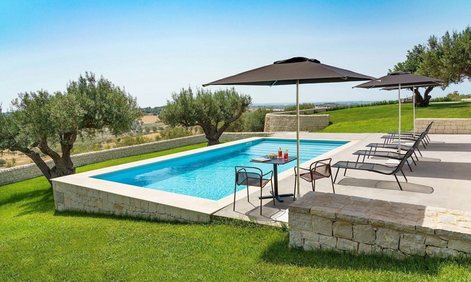 Noto Villa | Green Hill with garden, pool and a terrace
