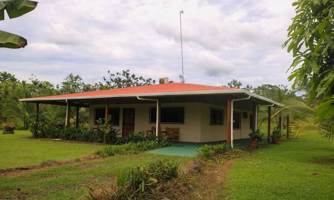 Canton Guatuso House | Green House, Your Family home 5 minutes from Río Celeste.