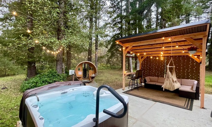 Long Beach House | Green Island & SPA sauna and hot tub