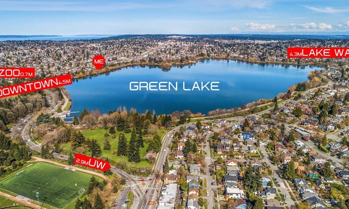 Phinney Ridge Villa | Green Lake 1st Line Home A with Central Air Conditioners