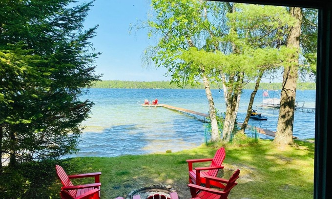 Interlochen Cottage | Green Lake: Charming Cottage with Sandy Beach & Dock - Ideal for Family Getaways